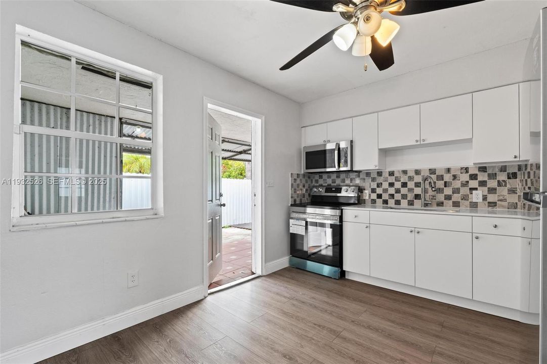 В аренду: $2,400 (2 спален, 1 ванн, 1816 Квадратных фут)