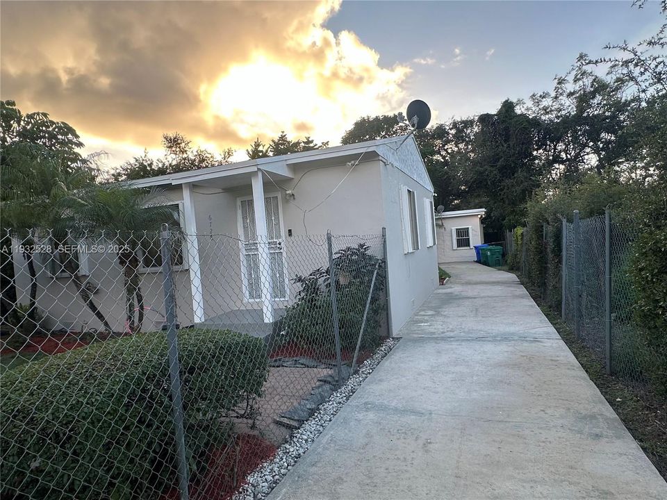 待售: $590,000 (0 贝兹, 0 浴室, 1320 平方英尺)