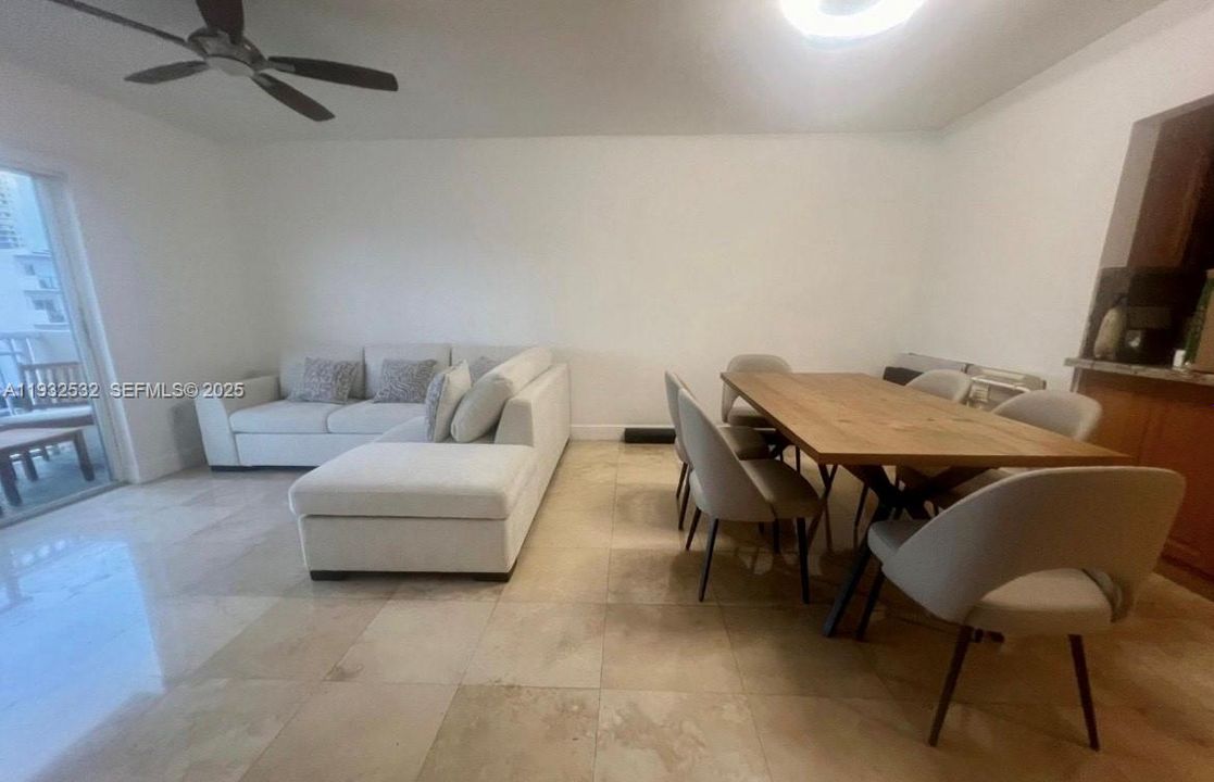 For Sale: $259,000 (1 beds, 1 baths, 830 Square Feet)