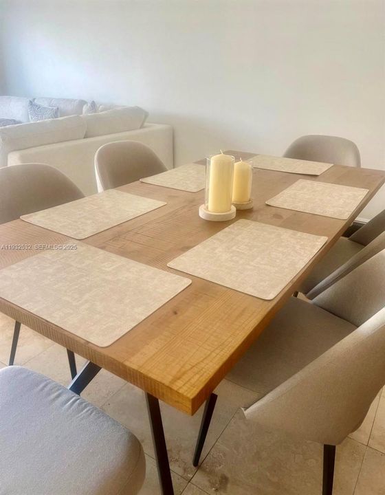 For Sale: $259,000 (1 beds, 1 baths, 830 Square Feet)