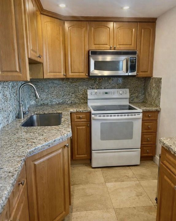 For Sale: $259,000 (1 beds, 1 baths, 830 Square Feet)