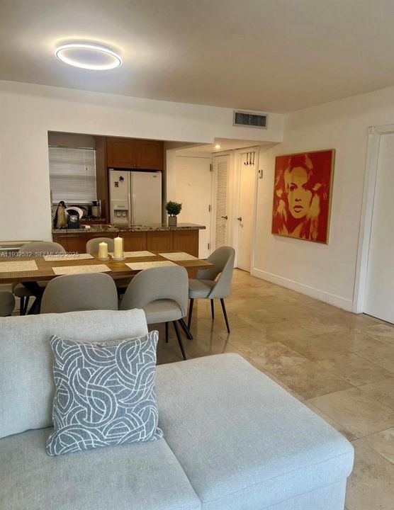 For Sale: $259,000 (1 beds, 1 baths, 830 Square Feet)