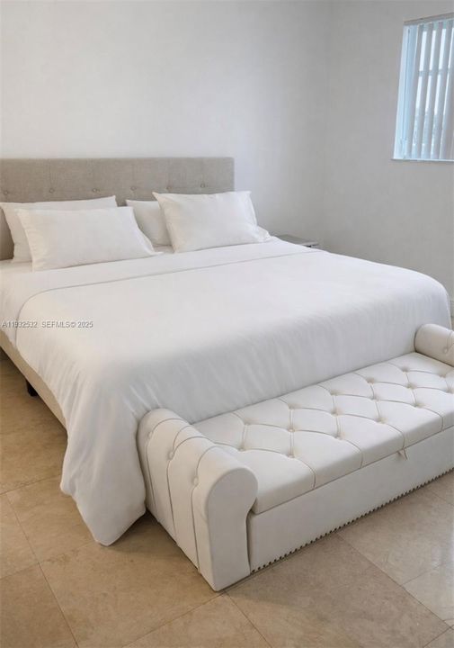 For Sale: $259,000 (1 beds, 1 baths, 830 Square Feet)