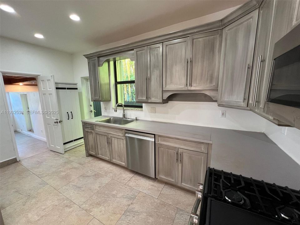 For Sale: $2,750,000 (4 beds, 4 baths, 2783 Square Feet)