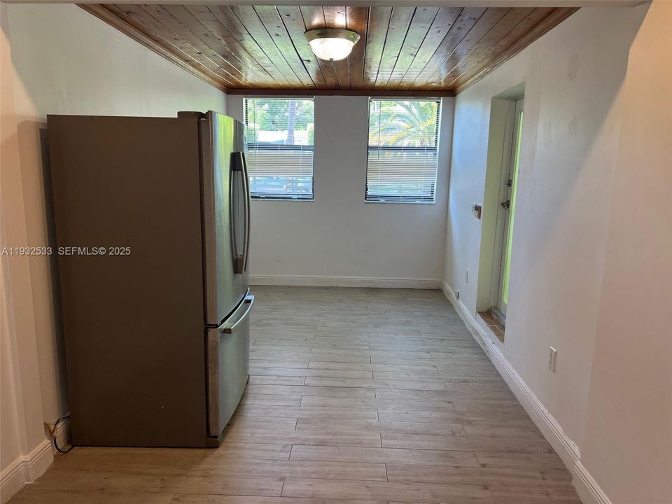 Extra room with private entrance