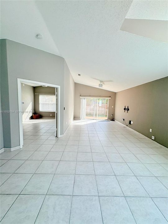 En Renta: $3,970 (3 camas, 2 baños, 1615 Pies cuadrados)