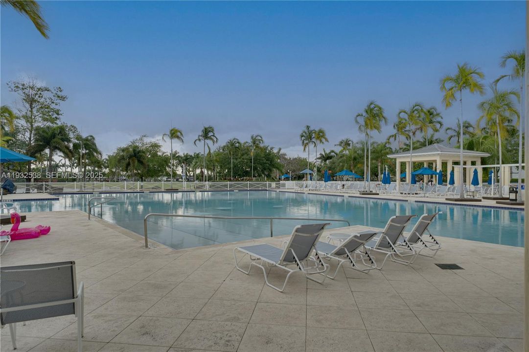 На продажу: $590,000 (5 спален, 3 ванн, 2170 Квадратных фут)