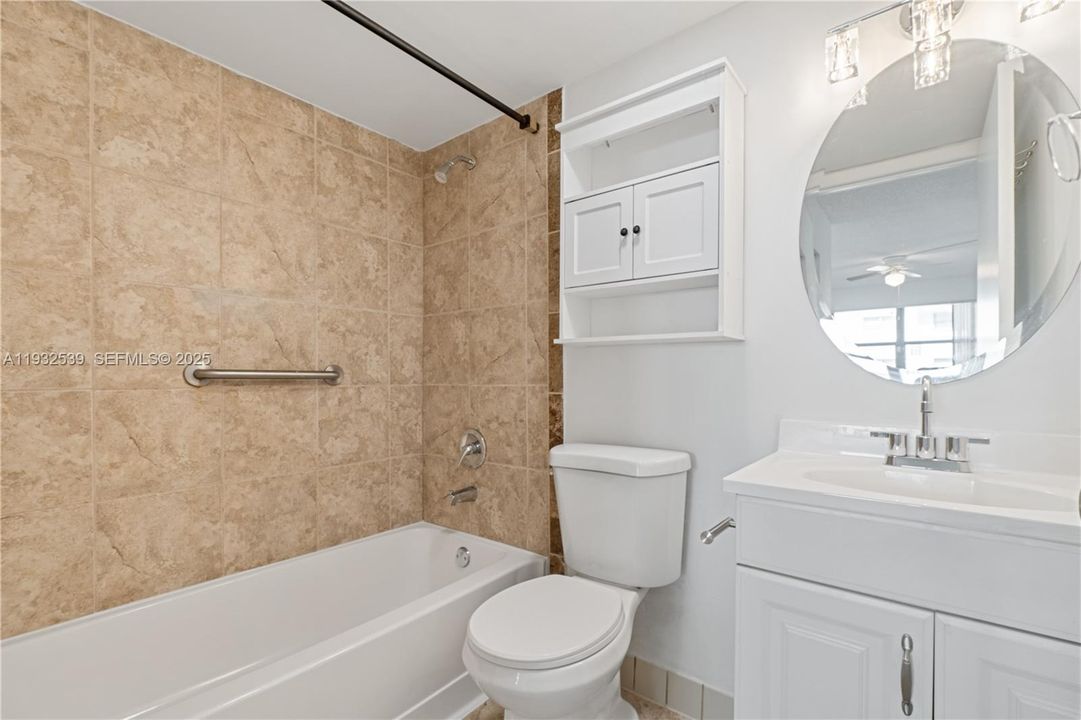 For Sale: $265,000 (2 beds, 2 baths, 883 Square Feet)