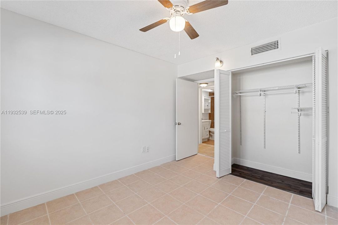 For Sale: $265,000 (2 beds, 2 baths, 883 Square Feet)