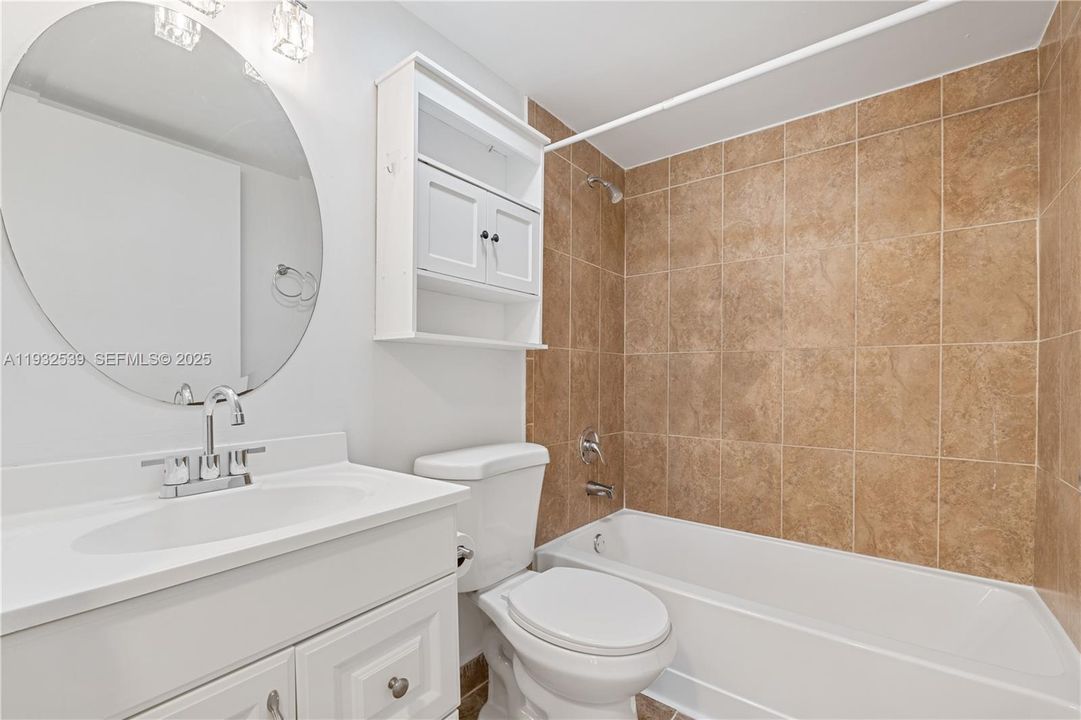 For Sale: $265,000 (2 beds, 2 baths, 883 Square Feet)