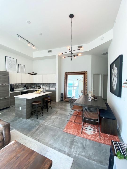 出租: $4,300 (2 贝兹, 2 浴室, 1167 平方英尺)