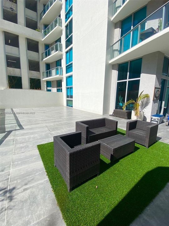 出租: $4,300 (2 贝兹, 2 浴室, 1167 平方英尺)