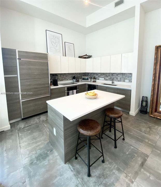 出租: $4,300 (2 贝兹, 2 浴室, 1167 平方英尺)