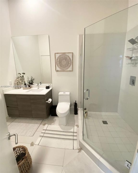 出租: $4,300 (2 贝兹, 2 浴室, 1167 平方英尺)