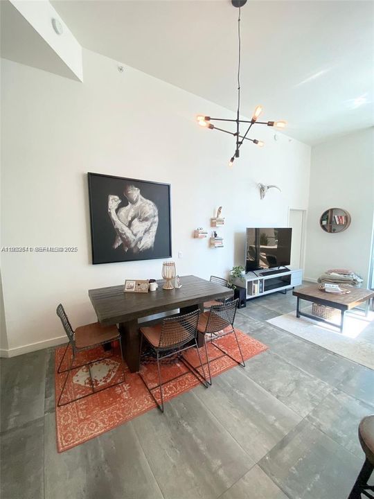 出租: $4,300 (2 贝兹, 2 浴室, 1167 平方英尺)