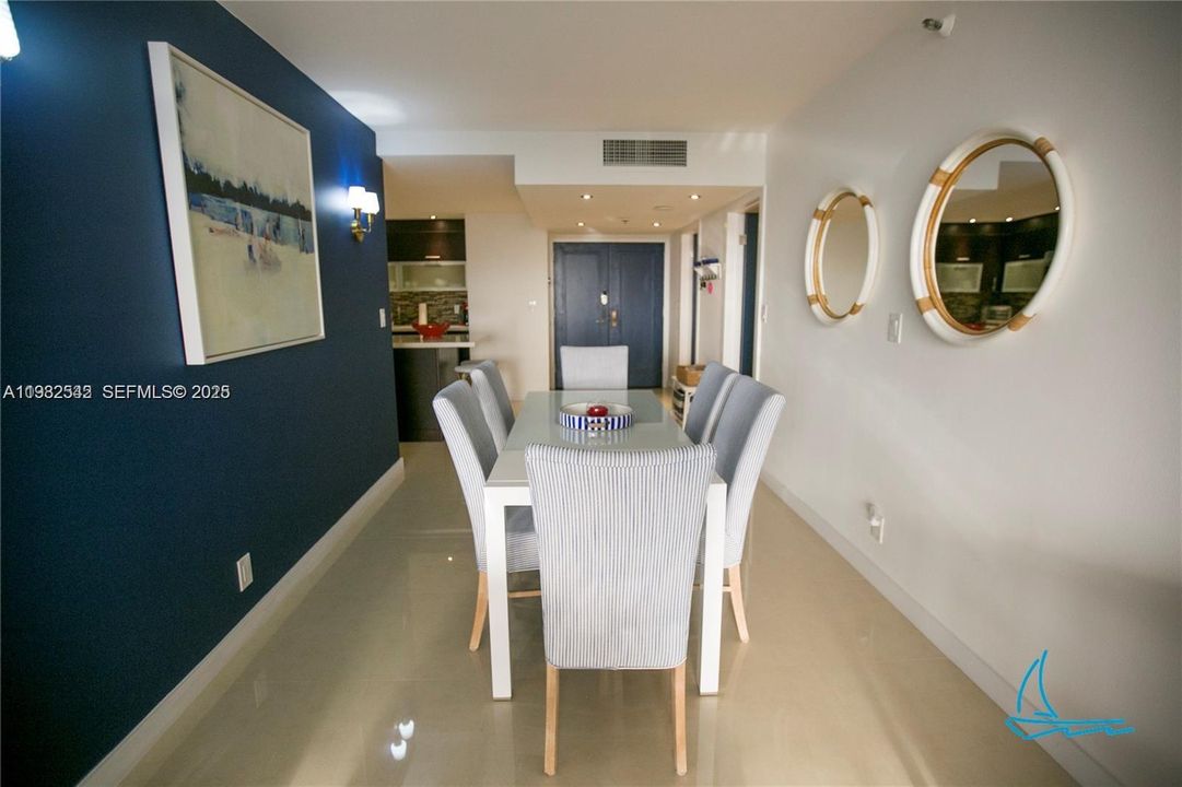 На продажу: $649,000 (2 спален, 2 ванн, 1200 Квадратных фут)