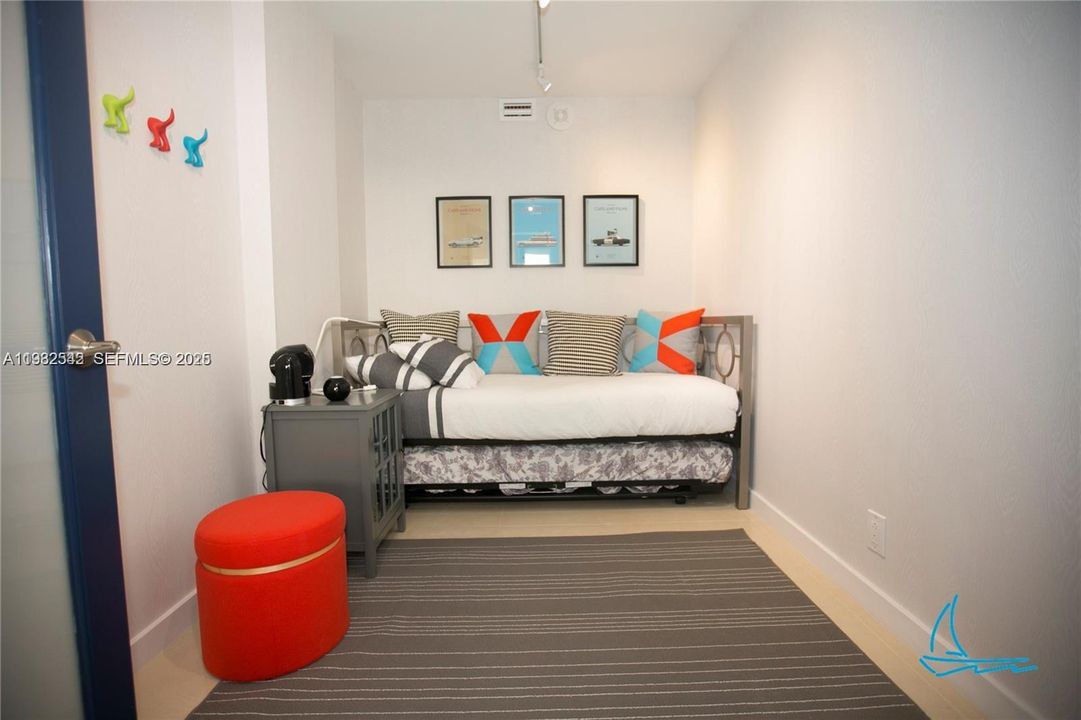 На продажу: $649,000 (2 спален, 2 ванн, 1200 Квадратных фут)