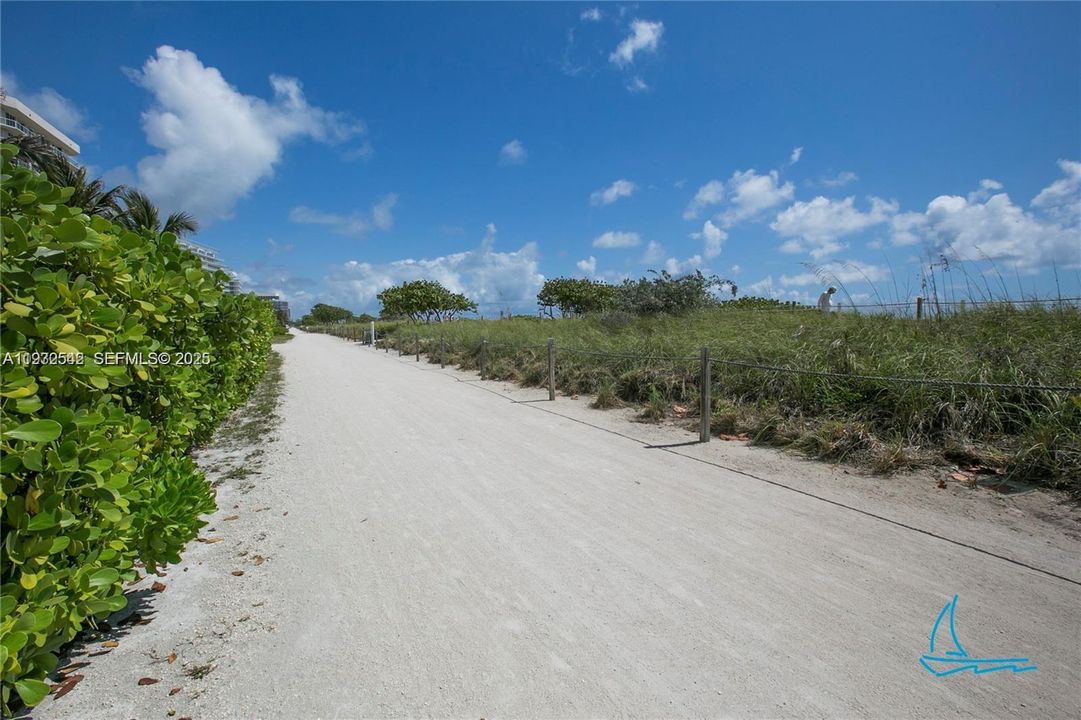 На продажу: $649,000 (2 спален, 2 ванн, 1200 Квадратных фут)