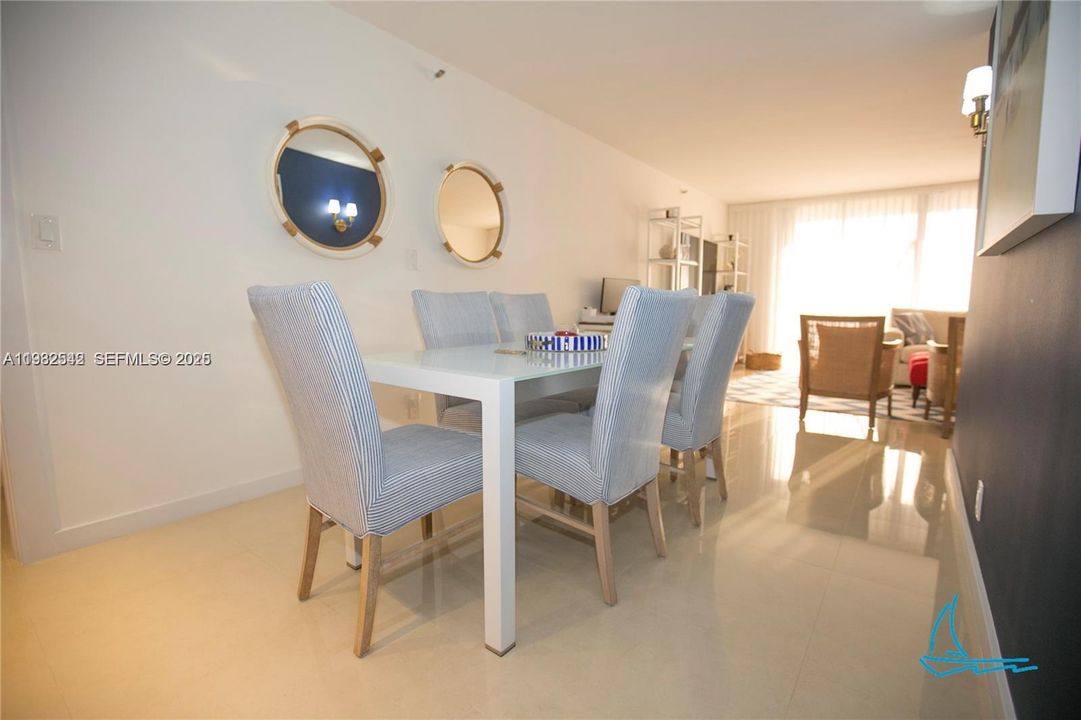 На продажу: $649,000 (2 спален, 2 ванн, 1200 Квадратных фут)