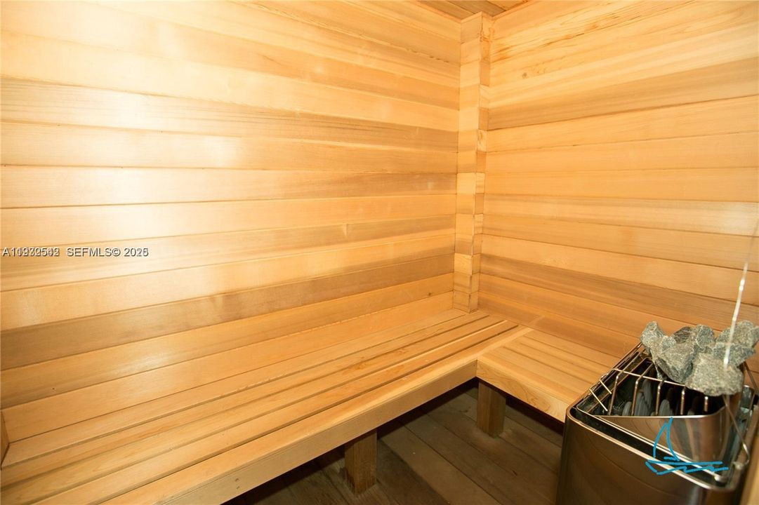 На продажу: $649,000 (2 спален, 2 ванн, 1200 Квадратных фут)