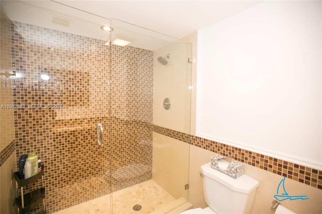 На продажу: $649,000 (2 спален, 2 ванн, 1200 Квадратных фут)