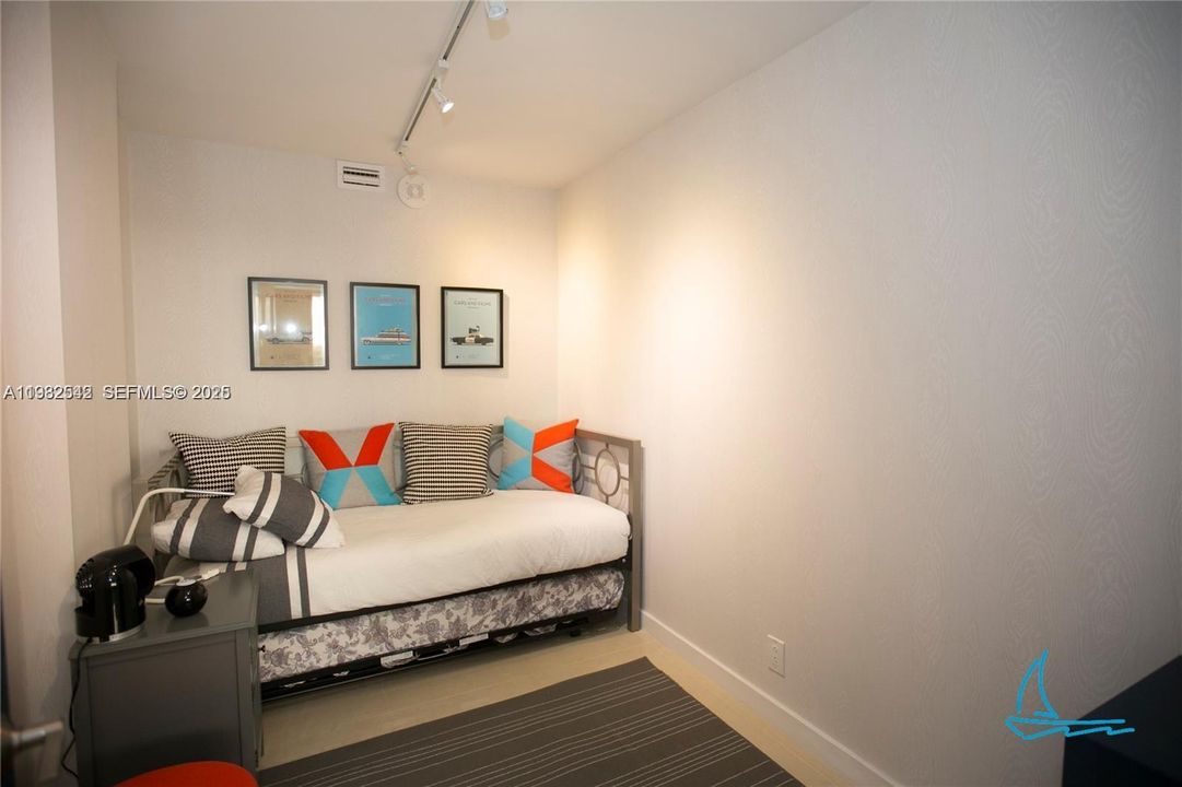 На продажу: $649,000 (2 спален, 2 ванн, 1200 Квадратных фут)