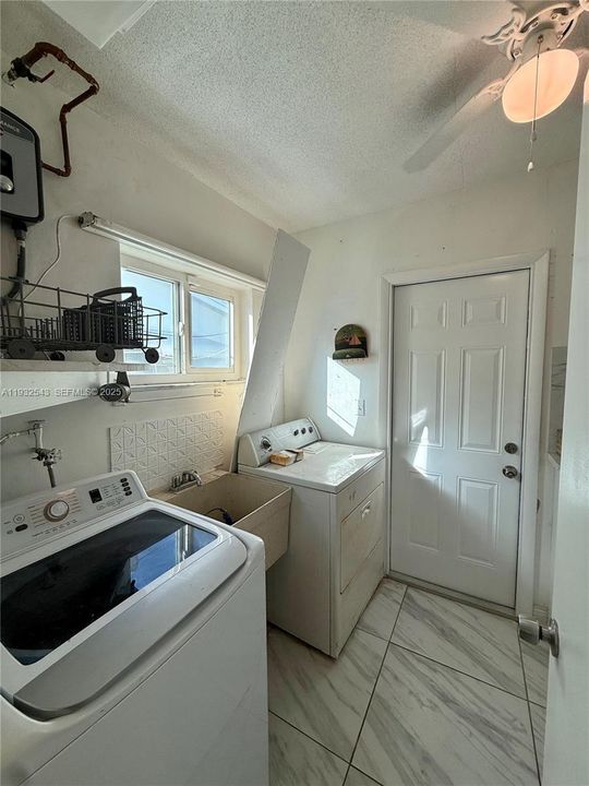 En Venta: $299,999 (2 camas, 2 baños, 1295 Pies cuadrados)