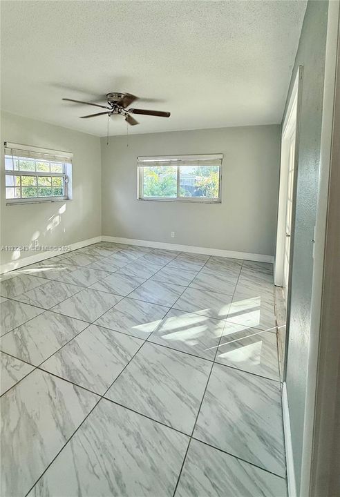 En Venta: $299,999 (2 camas, 2 baños, 1295 Pies cuadrados)