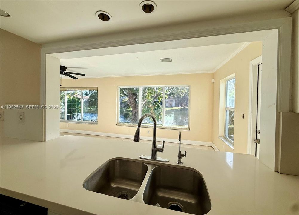 En Venta: $299,999 (2 camas, 2 baños, 1295 Pies cuadrados)