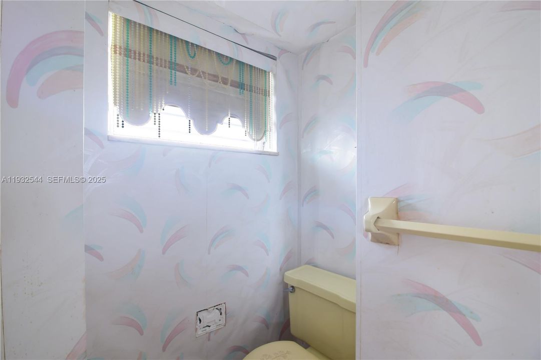 For Sale: $115,000 (1 beds, 1 baths, 1036 Square Feet)