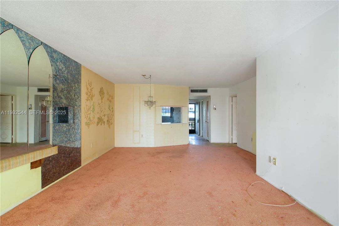 For Sale: $115,000 (1 beds, 1 baths, 1036 Square Feet)