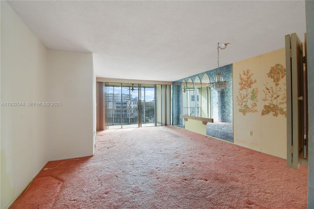 For Sale: $115,000 (1 beds, 1 baths, 1036 Square Feet)