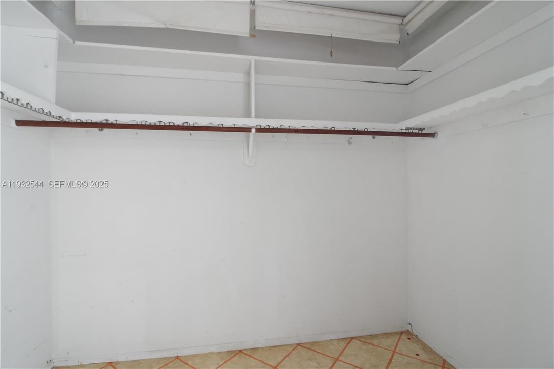 For Sale: $115,000 (1 beds, 1 baths, 1036 Square Feet)