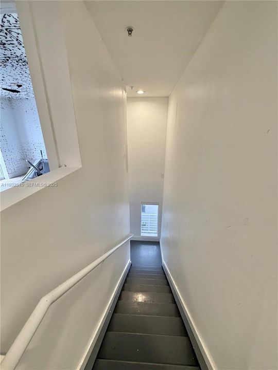 出租: $4,200 (3 贝兹, 2 浴室, 1600 平方英尺)