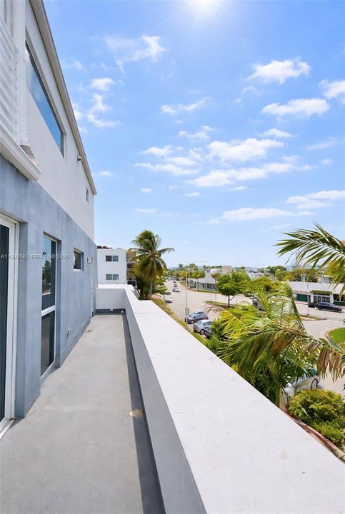 出租: $4,200 (3 贝兹, 2 浴室, 1600 平方英尺)