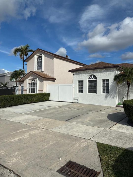 For Sale: $545,000 (3 beds, 2 baths, 1202 Square Feet)