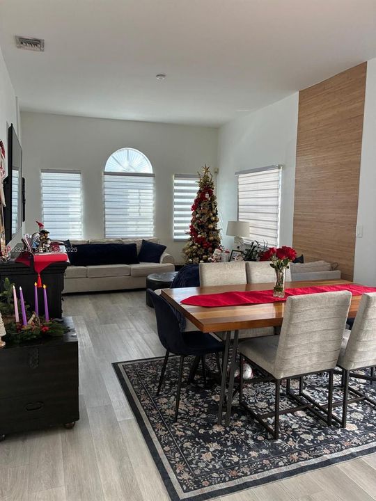 For Sale: $545,000 (3 beds, 2 baths, 1202 Square Feet)