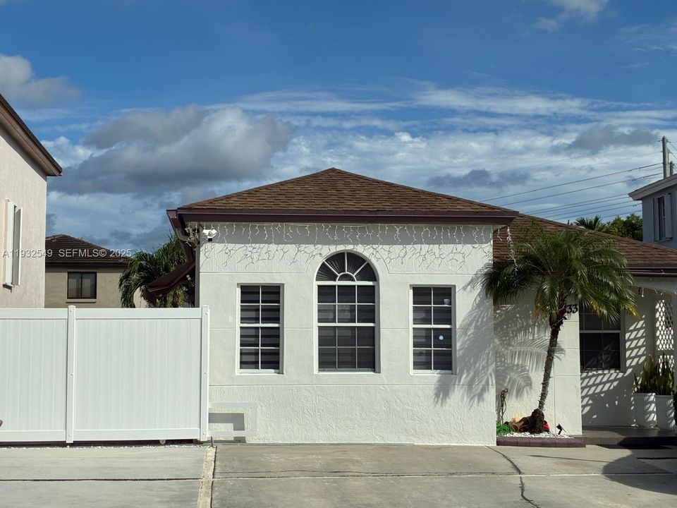 For Sale: $545,000 (3 beds, 2 baths, 1202 Square Feet)