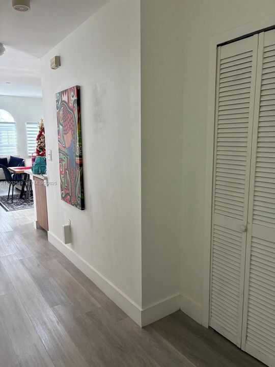 For Sale: $545,000 (3 beds, 2 baths, 1202 Square Feet)