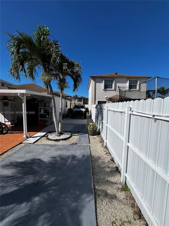 For Sale: $545,000 (3 beds, 2 baths, 1202 Square Feet)