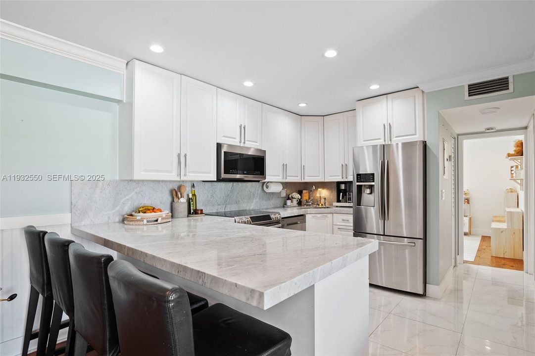 出租: $2,300 (2 贝兹, 1 浴室, 815 平方英尺)