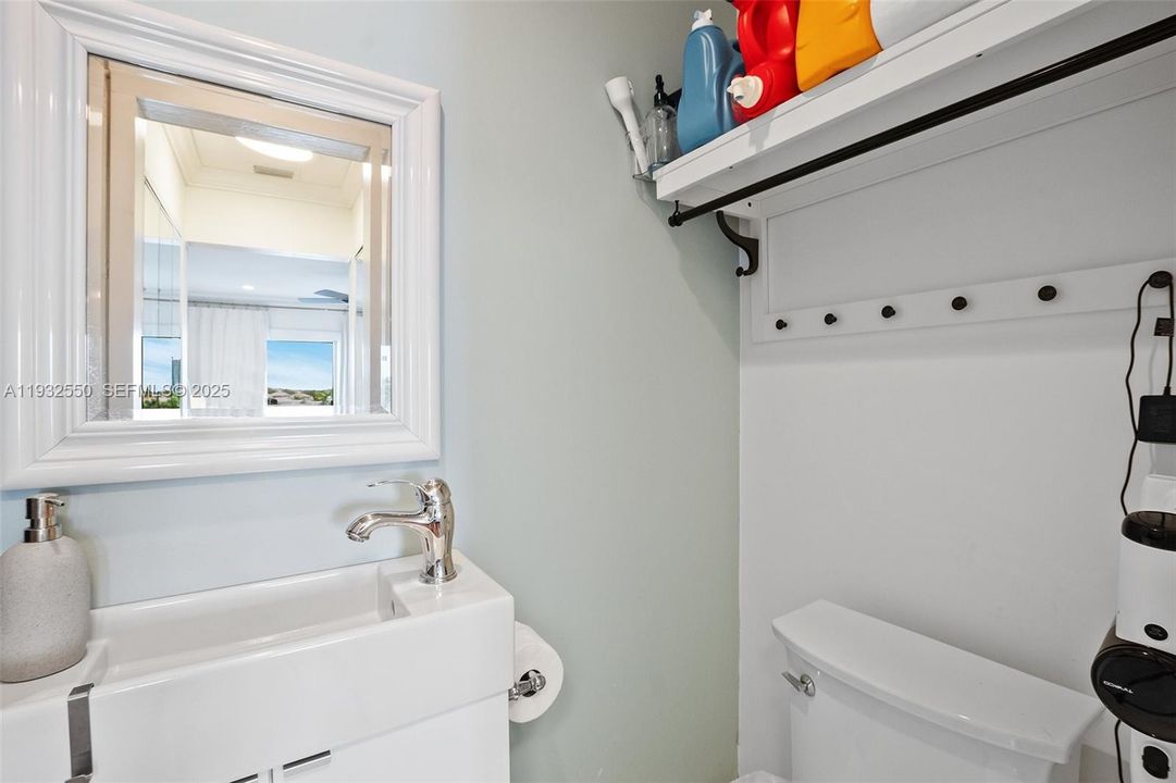 出租: $2,300 (2 贝兹, 1 浴室, 815 平方英尺)