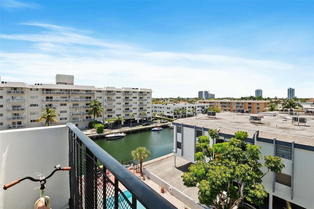 出租: $2,300 (2 贝兹, 1 浴室, 815 平方英尺)