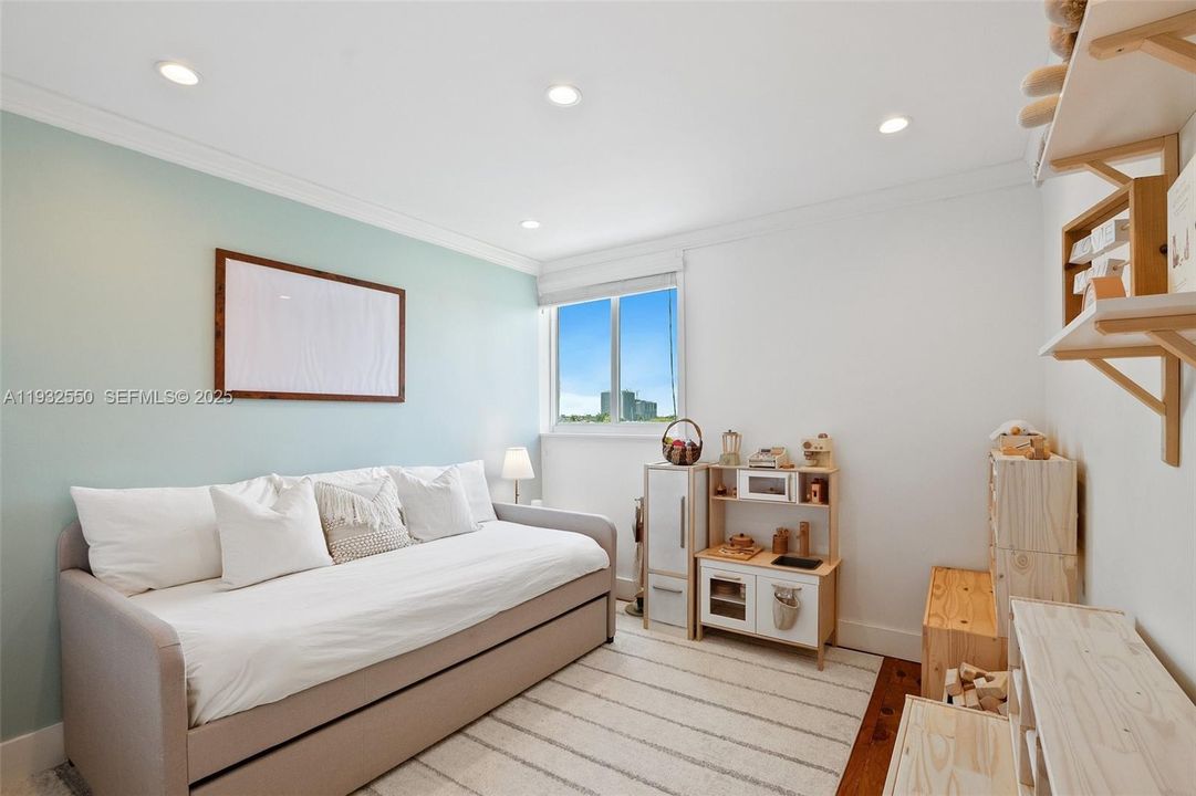 出租: $2,300 (2 贝兹, 1 浴室, 815 平方英尺)