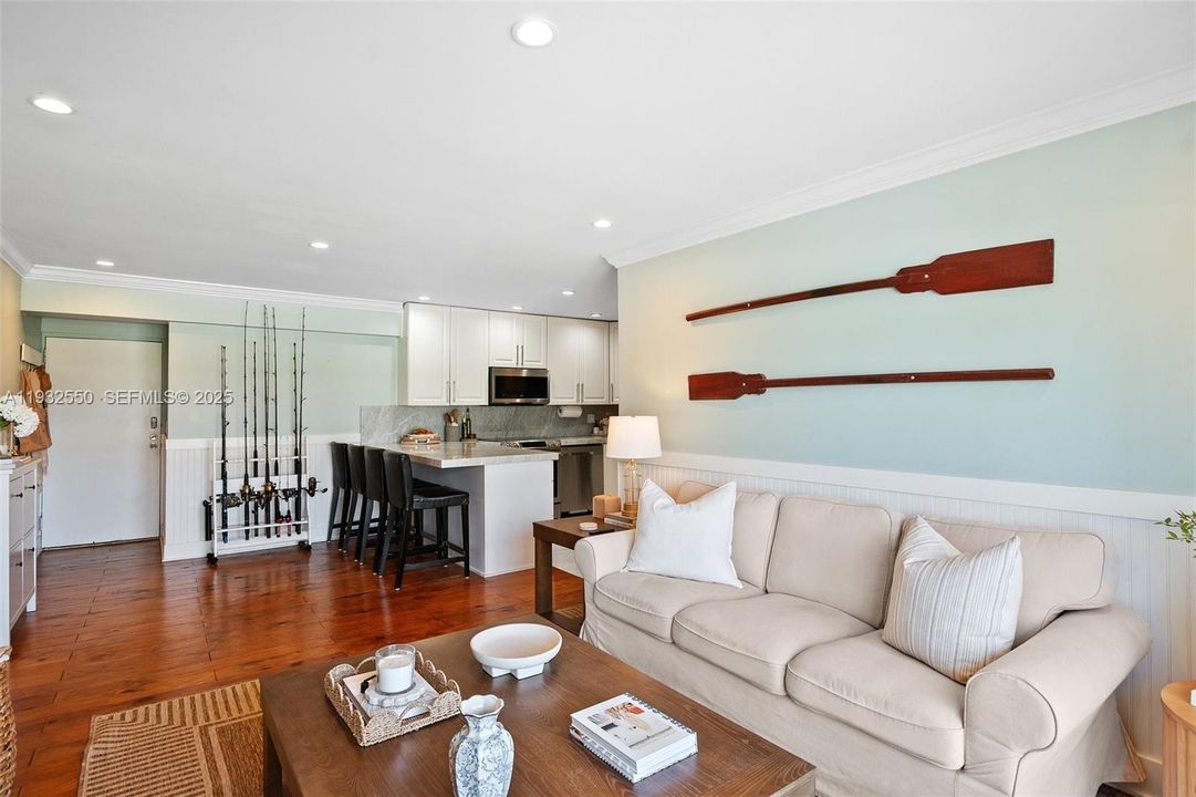 出租: $2,300 (2 贝兹, 1 浴室, 815 平方英尺)