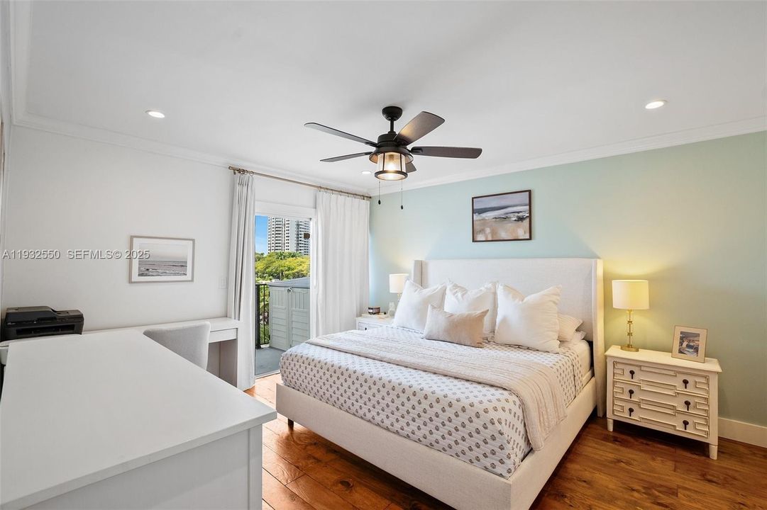 出租: $2,300 (2 贝兹, 1 浴室, 815 平方英尺)