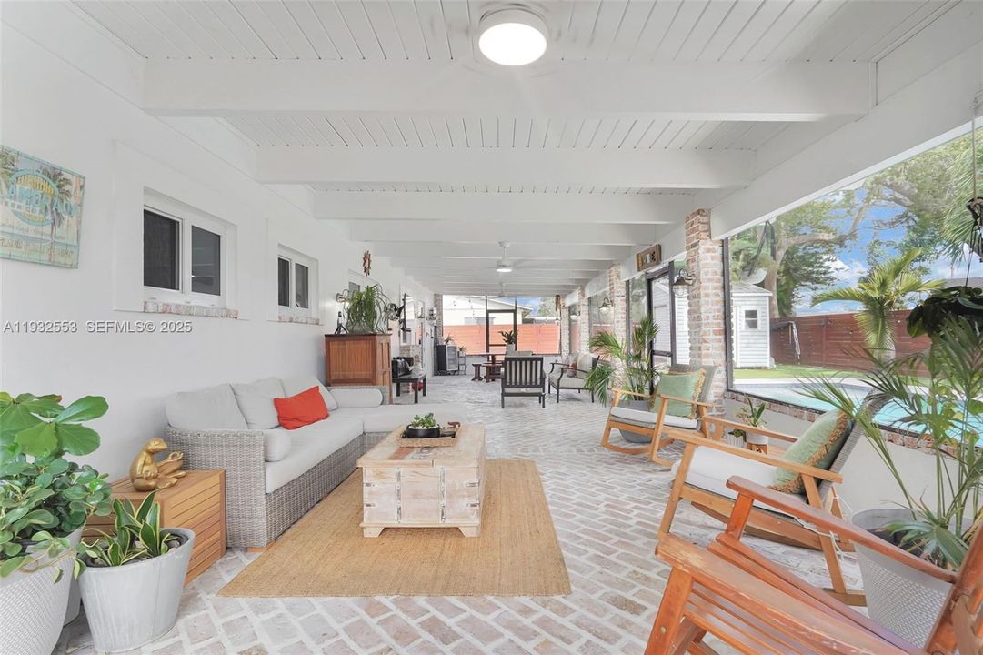 For Sale: $830,000 (3 beds, 2 baths, 1707 Square Feet)