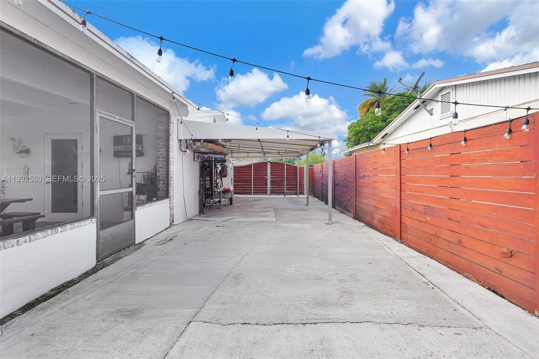 For Sale: $830,000 (3 beds, 2 baths, 1707 Square Feet)