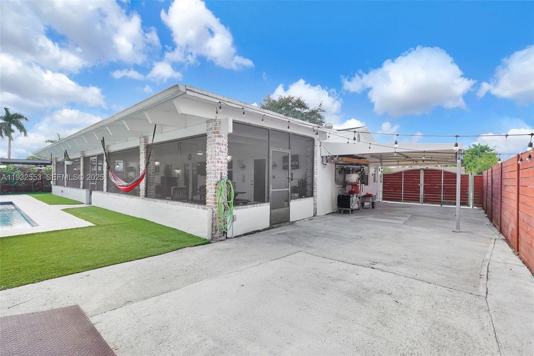 For Sale: $830,000 (3 beds, 2 baths, 1707 Square Feet)