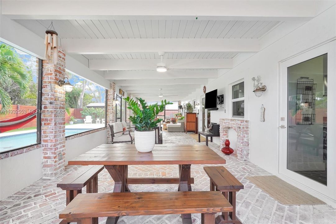 For Sale: $830,000 (3 beds, 2 baths, 1707 Square Feet)